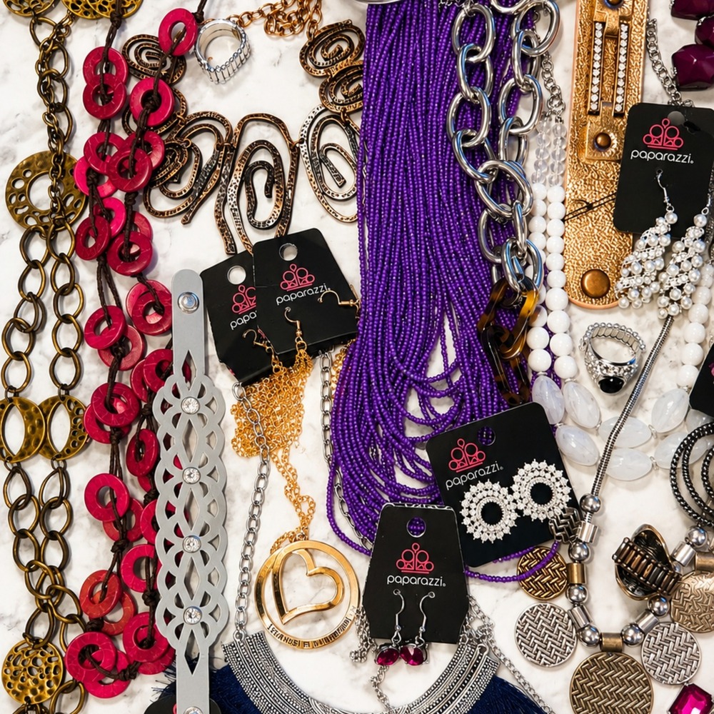 **New 50-Piece Mix Paparazzi | Necklaces, Earrings, Bracelets & Rings | Bundle** - Picture 2 of 5